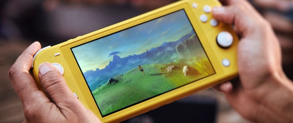 Hrajte na cestch s levnj a zrove leh hern konzol Nintendo Switch Lite